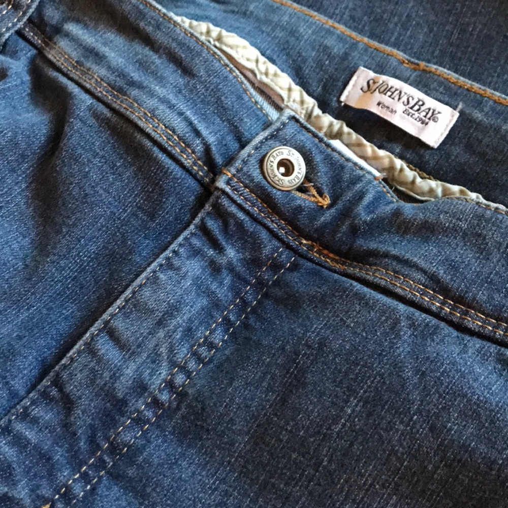 🧡 Light Blue Capris - Picture 2 of 3